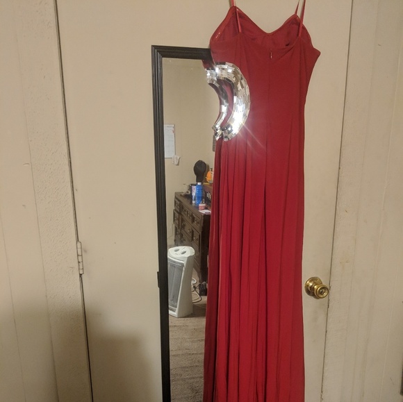 Red Prom dress Dress - Picture 2 of 4